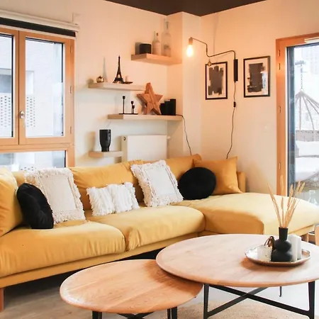 Spacious And Light-filled Nest With Balcony Apartment Aubervilliers